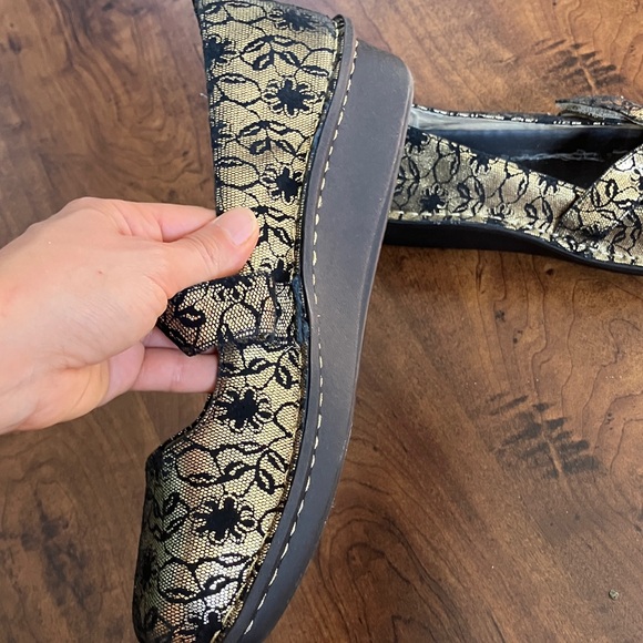 Alegria Paloma Mary jane shoes Black Embossed Floral Design size 40 - Picture 4 of 8